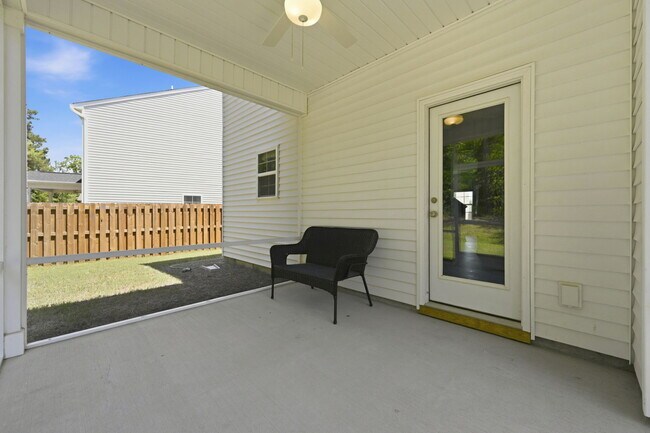 Building Photo - 305 Ruby Baird Dr