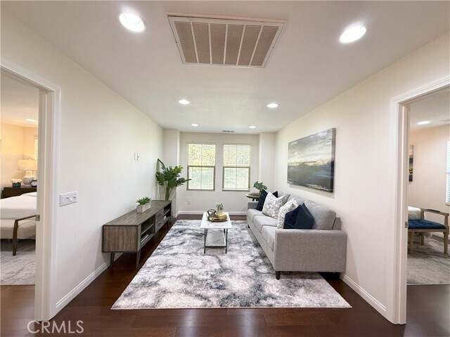 Building Photo - 81 Keepsake