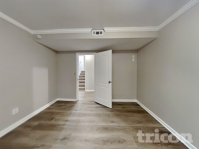 Building Photo - 209 Arbor Dr