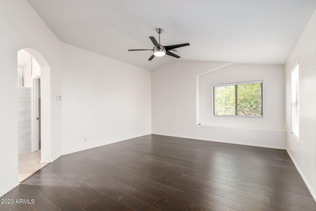 Building Photo - 40747 W Robbins Dr