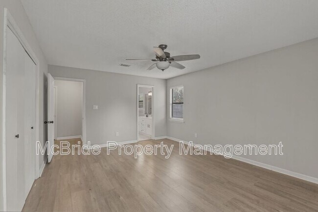 Building Photo - 342 Village Square Dr