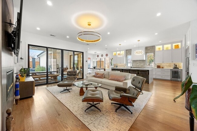 Building Photo - 4902 Linnet Ln