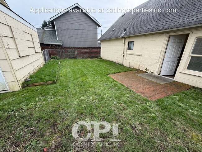 Building Photo - 323.5 15th Ave