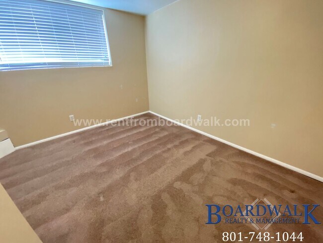 Building Photo - 451 8120 S