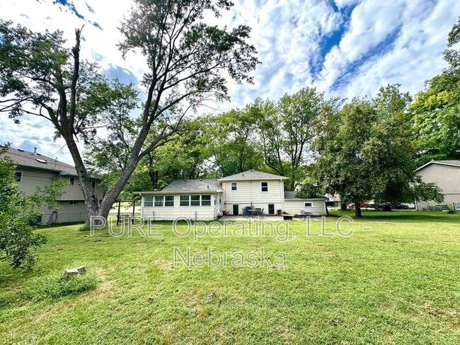Building Photo - 5851 S 51st St