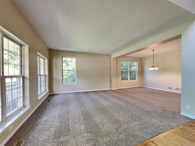 Building Photo - 7401 Brentwood Ln