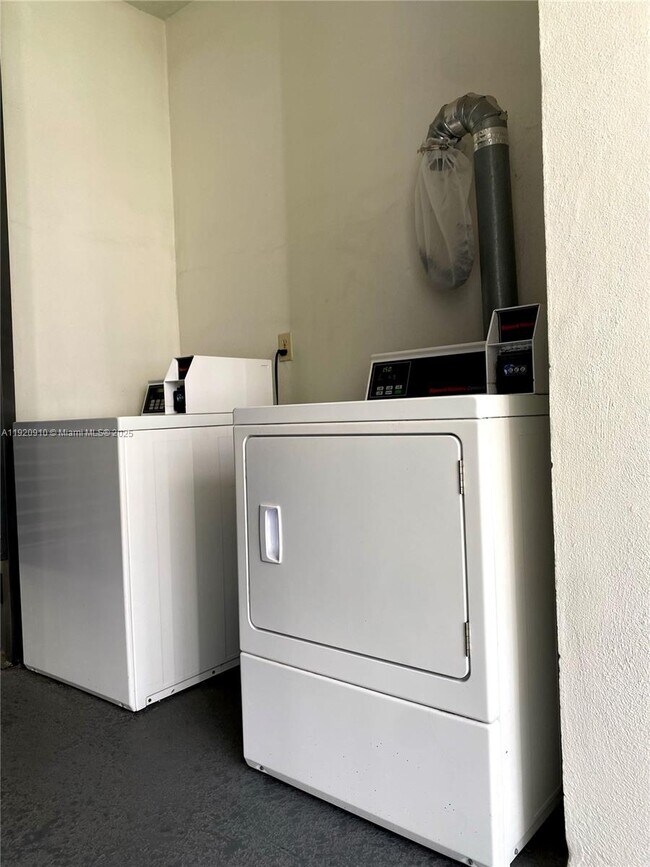 Building Photo - 300 Galen Dr