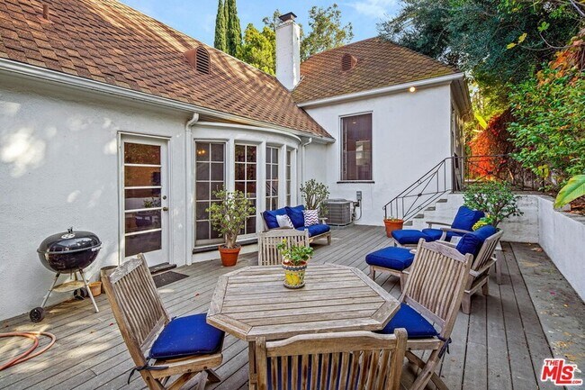 Building Photo - 10614 Le Conte Ave