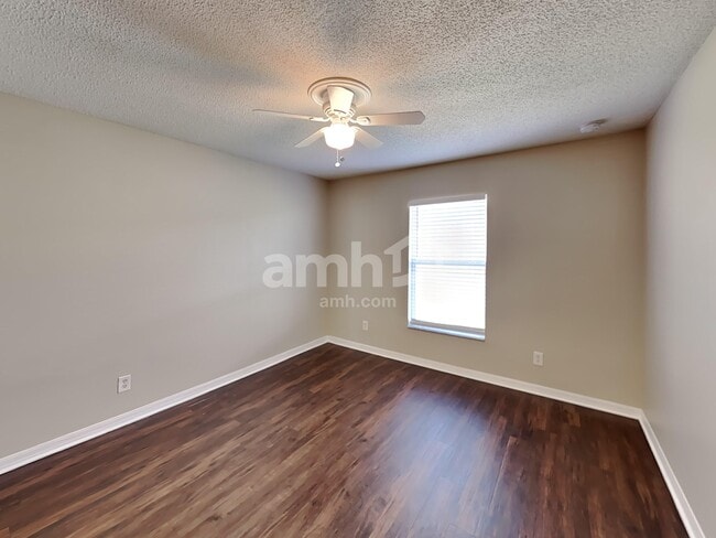 Building Photo - 1913 Southern Oak Loop