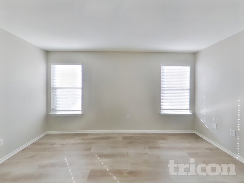 Building Photo - 6323 Cougar Village