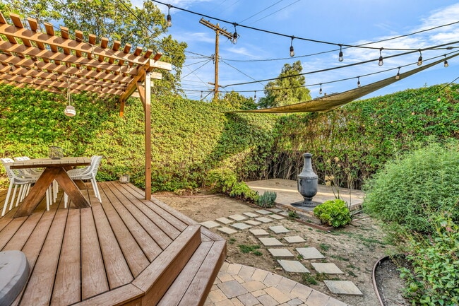 Building Photo - 5182 Ellenwood Dr