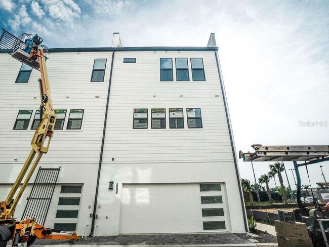 Building Photo - 2050 Packing District Wy