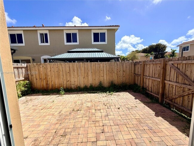 Building Photo - 2418 SE 10th St