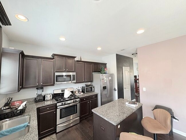 Building Photo - 1174 Primrose Dr