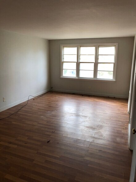 Building Photo - 211 Shoshone St