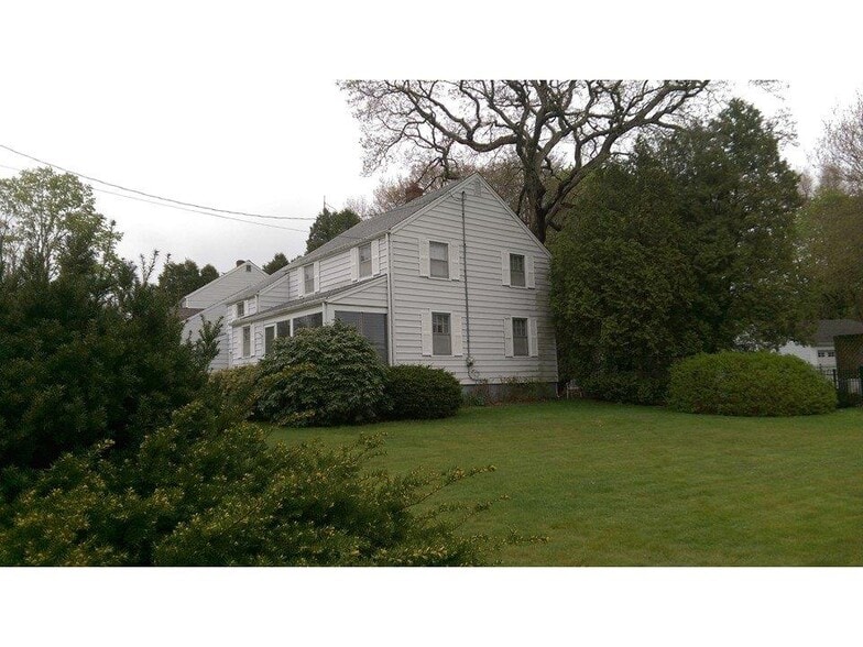 Side Yard - 207 Sunflower Ave