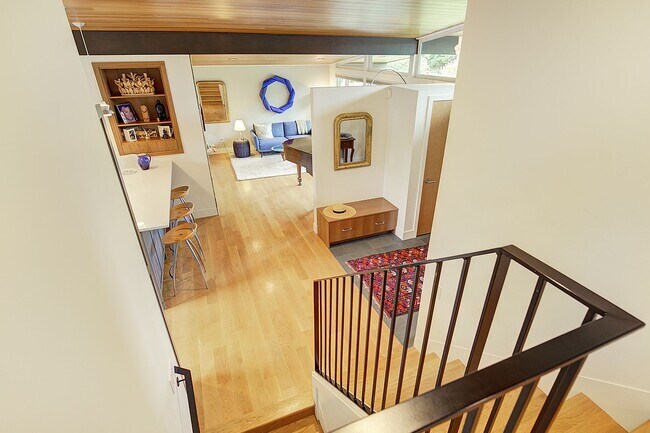 Building Photo - 4Bd/2.5Ba Seattle Home