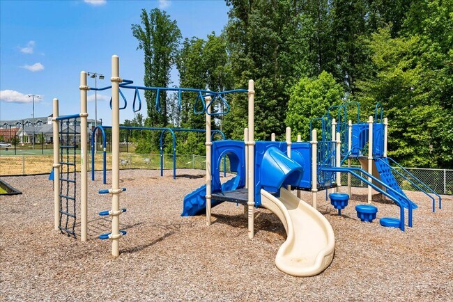 Building Photo - 8627 Fleetwood Dr