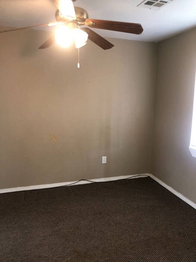 Building Photo - 200 off move in by May 15th!   ALL BILLS PAID! 2 bedrooms with 2 bath rooms that is a upstairs un...