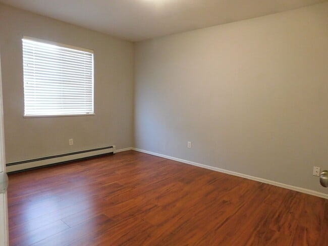 Building Photo - Spacious Home in Fruitvale