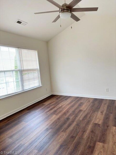 Building Photo - 302 Mourning Dove Terrace