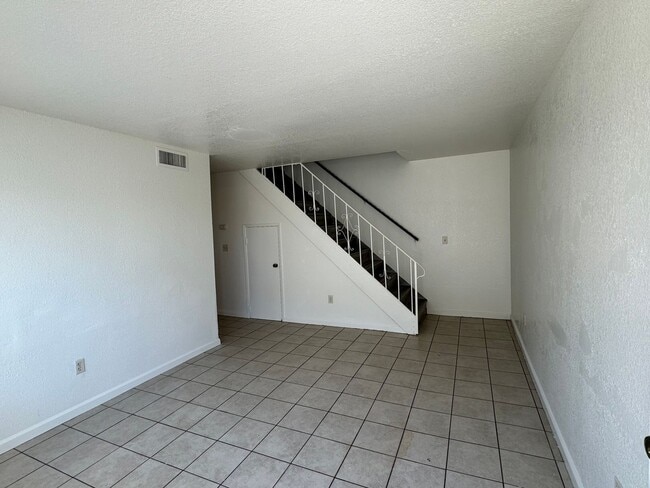 Building Photo - 818 Wallace St