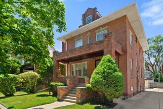Building Photo - 2051 E 72nd Pl
