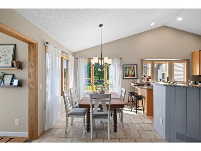 Building Photo - 14372 Heather Ridge Dr