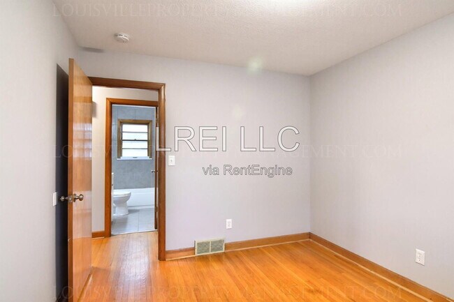 Building Photo - 818 Iroquois Ave