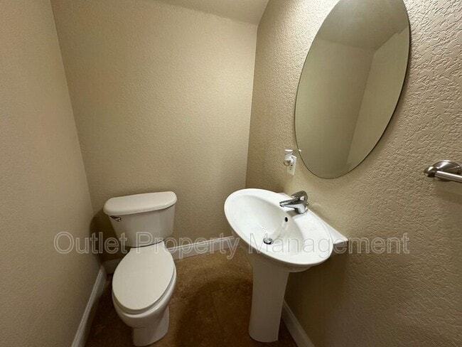 Building Photo - 2005 Baylarian Blvd