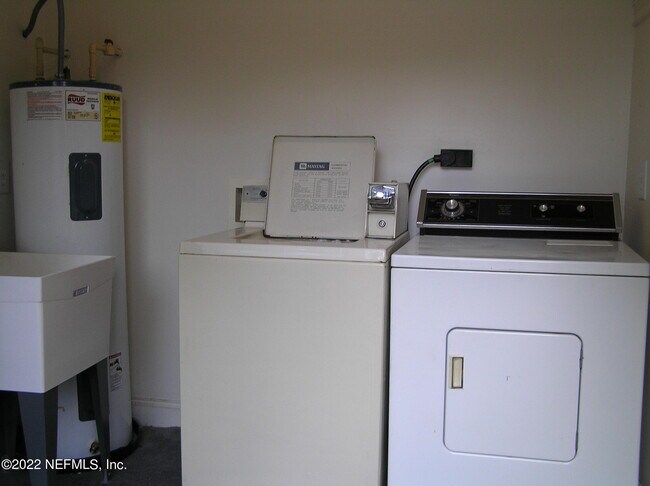 Building Photo - 2233 Ernest St