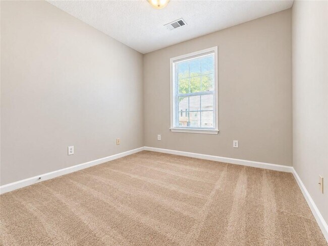 Building Photo - 4115 Howell Park Rd