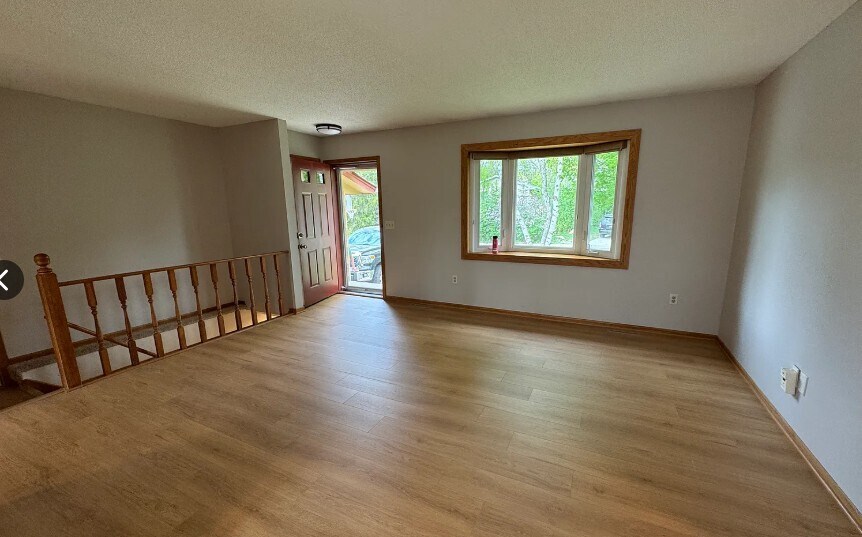Building Photo - 6990 Redwing Ln
