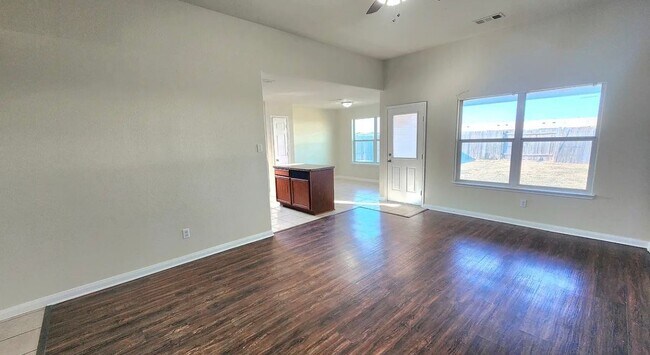Building Photo - 712 Lazy Crest Dr
