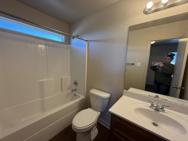Building Photo - 4208 Primrose Dr