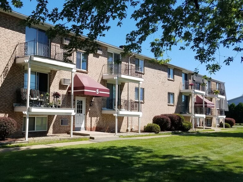 Building Photo - 15 Losson Garden Dr