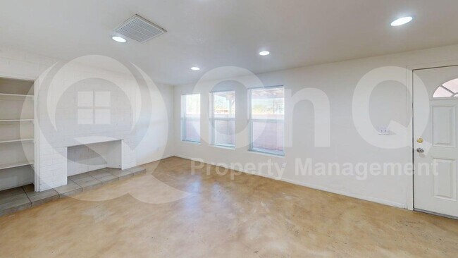 Building Photo - 216 E Waverly St