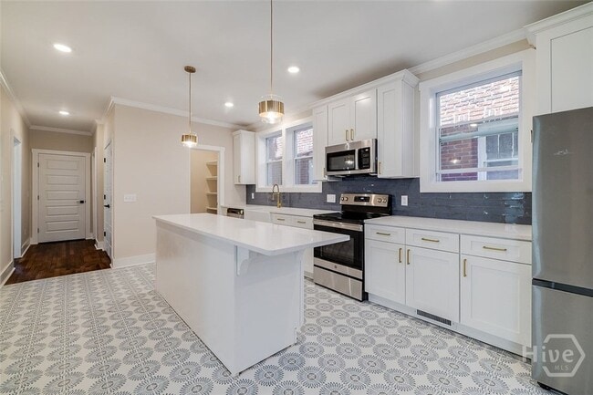 Building Photo - 905 E Park Ave