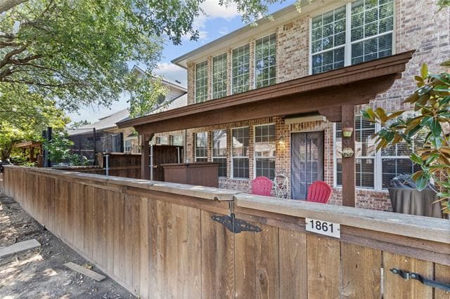 Building Photo - 1861 Sandpiper Ln