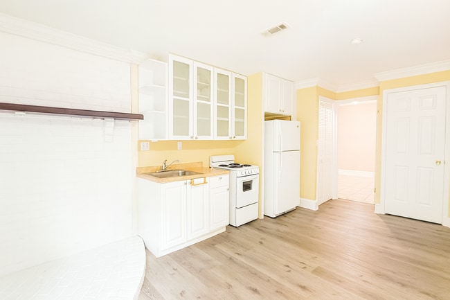 Building Photo - CONVENIENT TO FORT BELVOIR - LORTON TOWNHOUSE