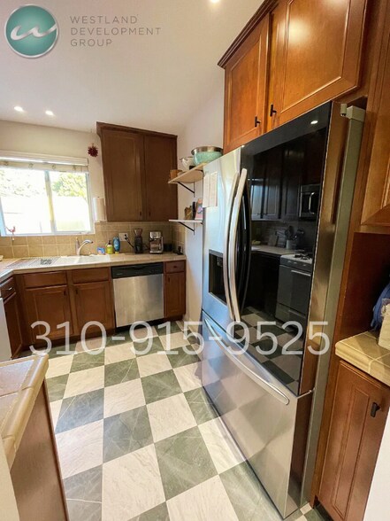 Building Photo - 3178 S Barrington Ave