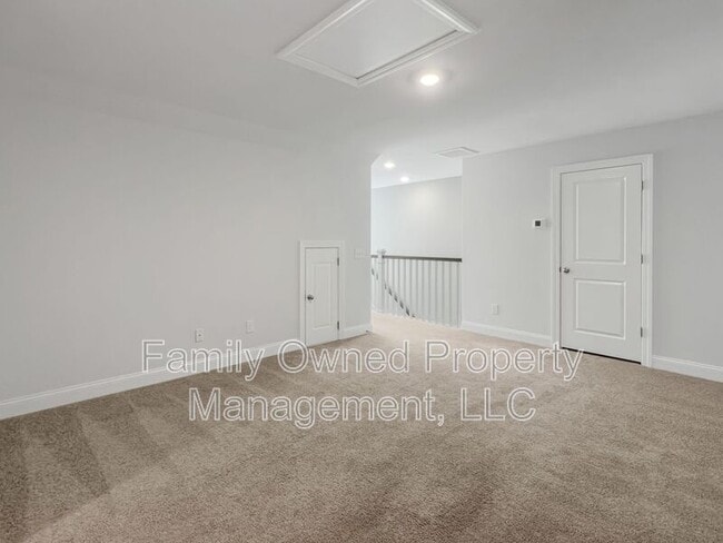 Building Photo - 208 Shortmarsh St