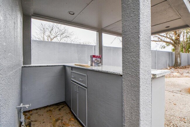 Building Photo - 8115 Fondren Lake Dr