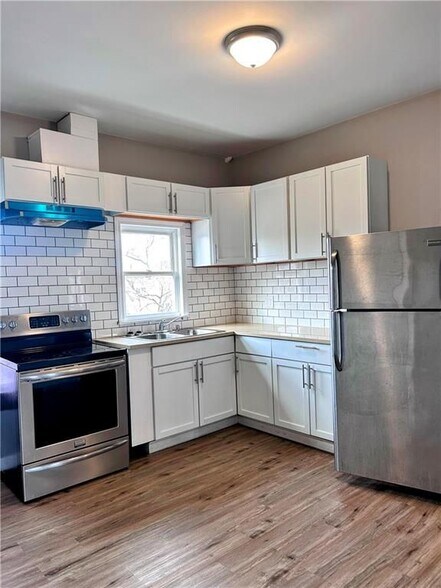 Building Photo - 306 Potters Ave