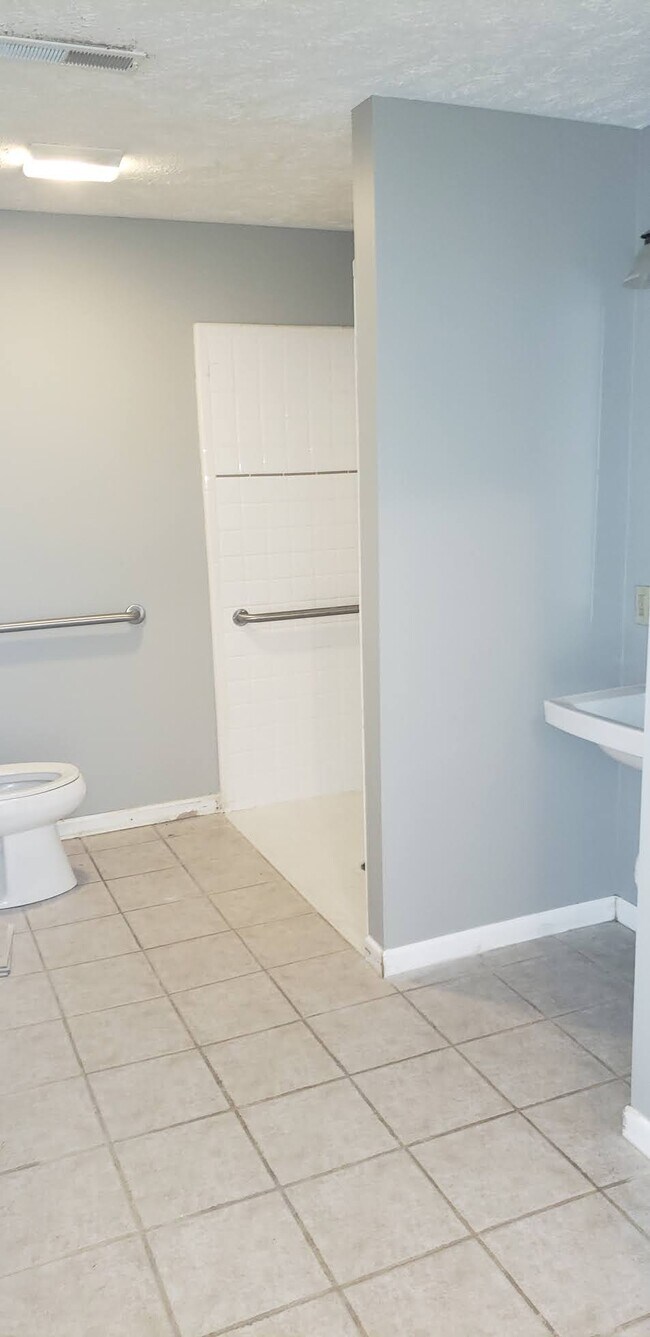 Roll-in shower in Front Bath - 220 Phillips St