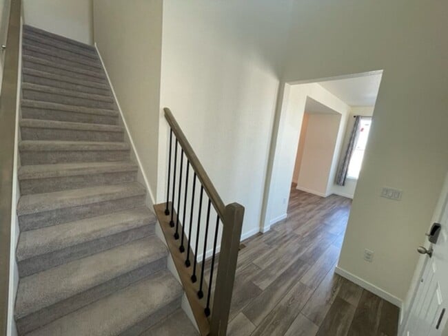 Building Photo - Beautiful & Spacious 4Bed, 3Bath In Breathtaking Erie Co,