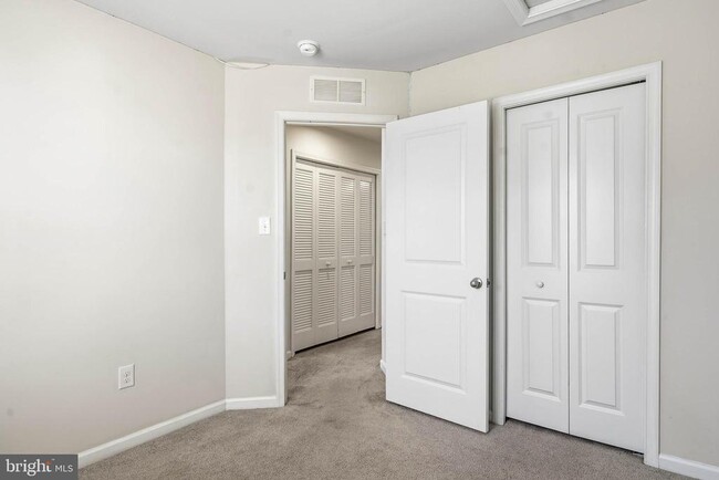 Building Photo - 28971 St Thomas Blvd