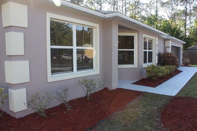 Building Photo - Unique 2/2/2 with Florida room with a/c