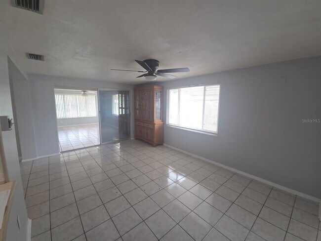 Building Photo - 3619 Springfield Dr