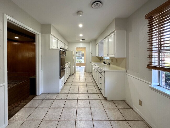 Building Photo - 408 Mimosa Dr